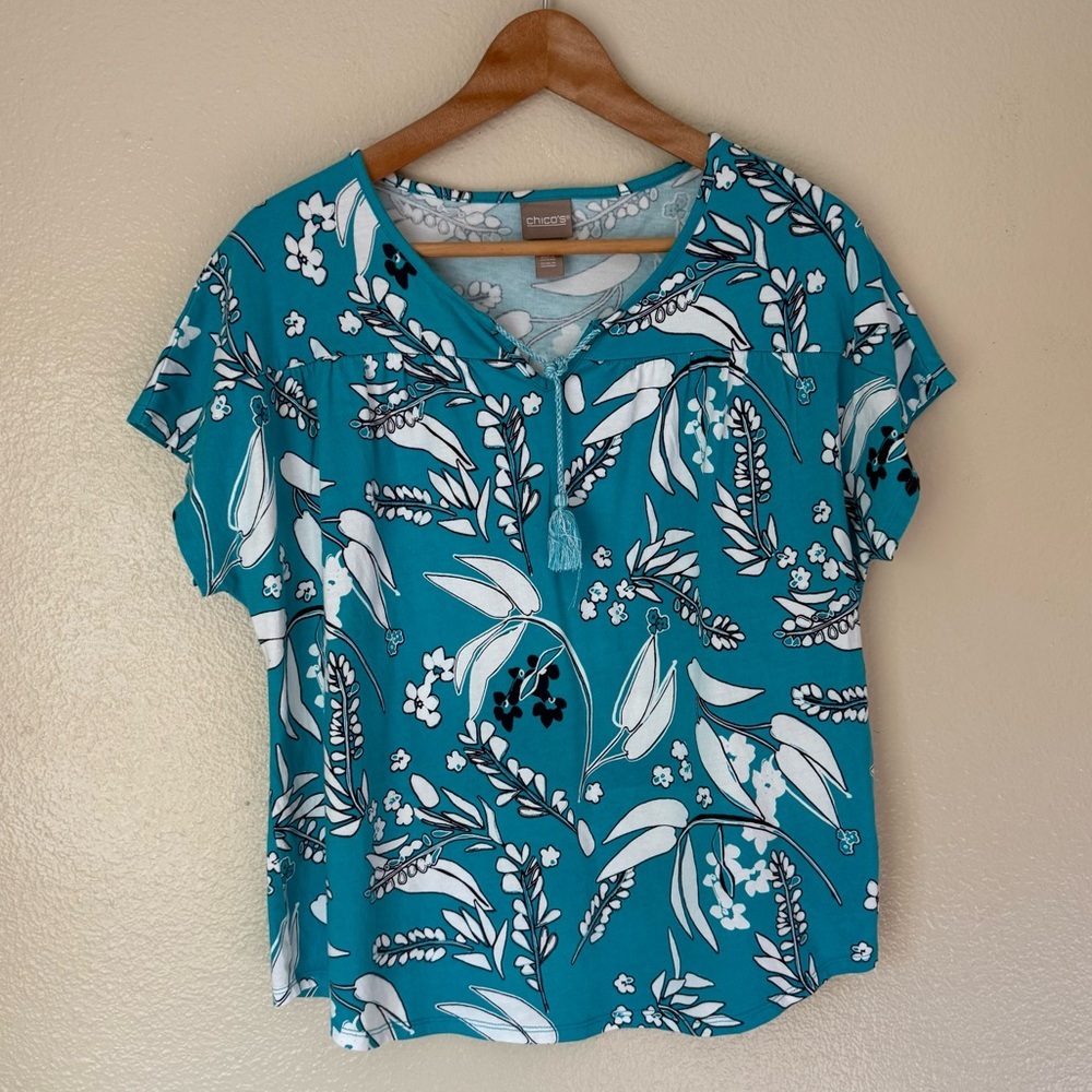 ❇️Chico's Blue and White Floral Blouse 2 for $22❇️
